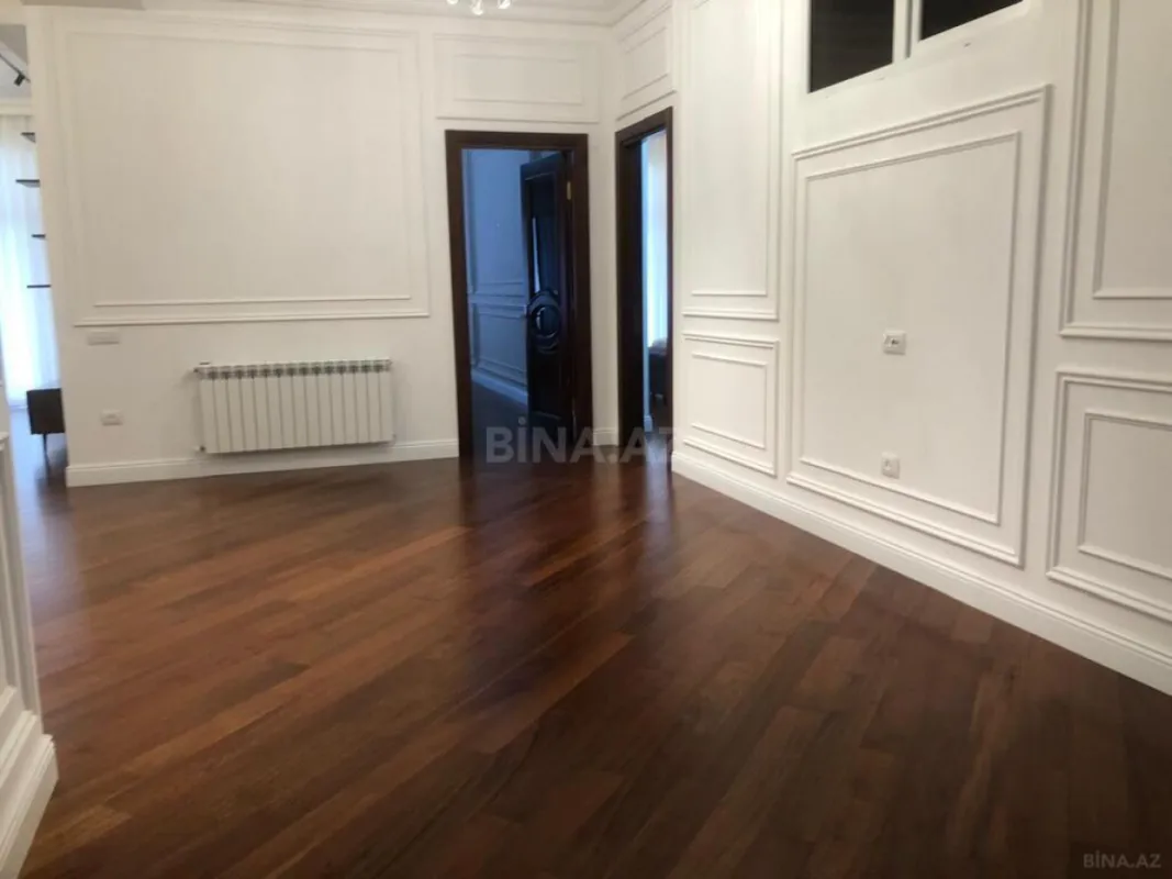 Satılır 4 otaqlı mənzil 200 m²