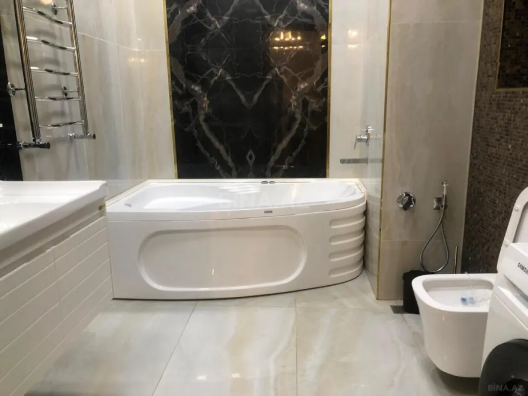 Satılır 4 otaqlı mənzil 200 m²