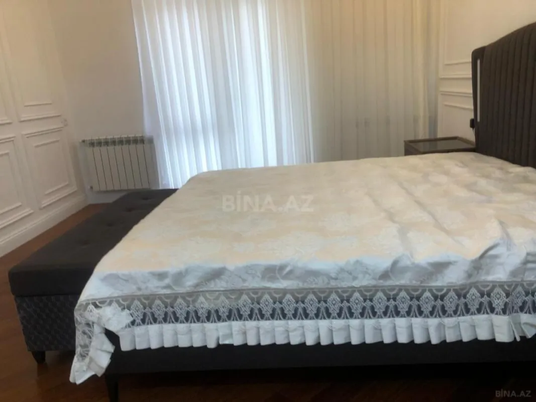 Satılır 4 otaqlı mənzil 200 m²