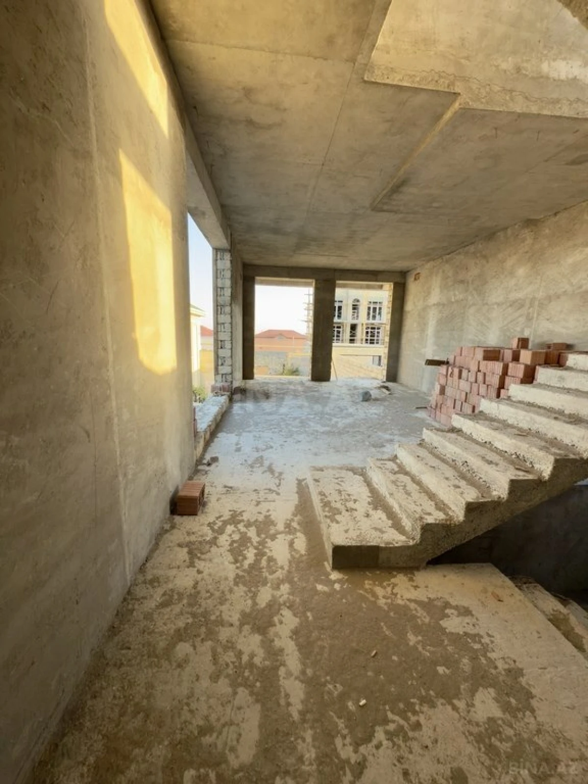 Satılır 5 otaqlı həyət evi 450 m²