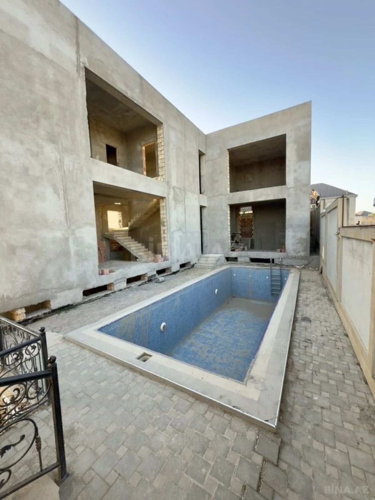 Satılır 5 otaqlı həyət evi 450 m²