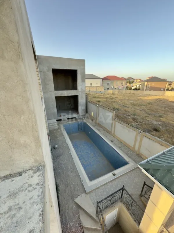 Satılır 5 otaqlı həyət evi 450 m²