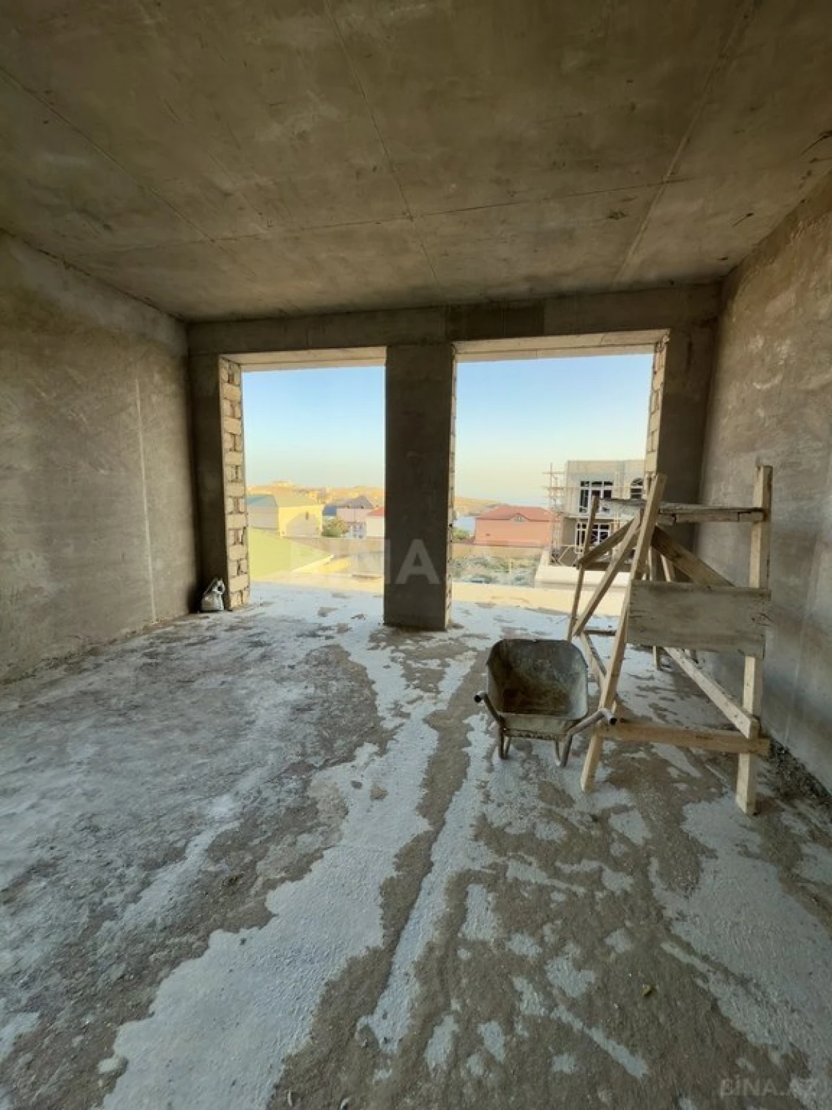 Satılır 5 otaqlı həyət evi 450 m²