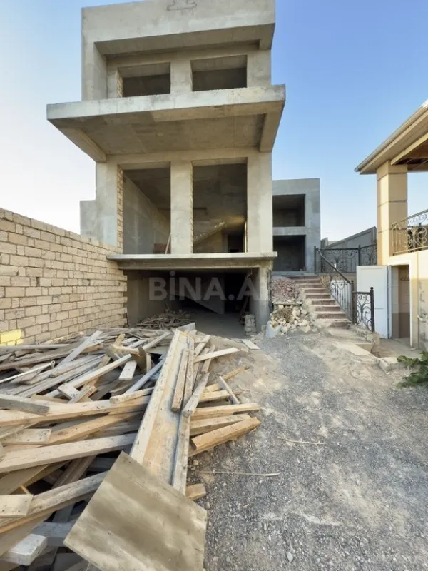 Satılır 5 otaqlı həyət evi 450 m²