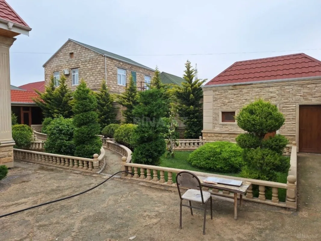 Satılır 5 otaqlı həyət evi 450 m²