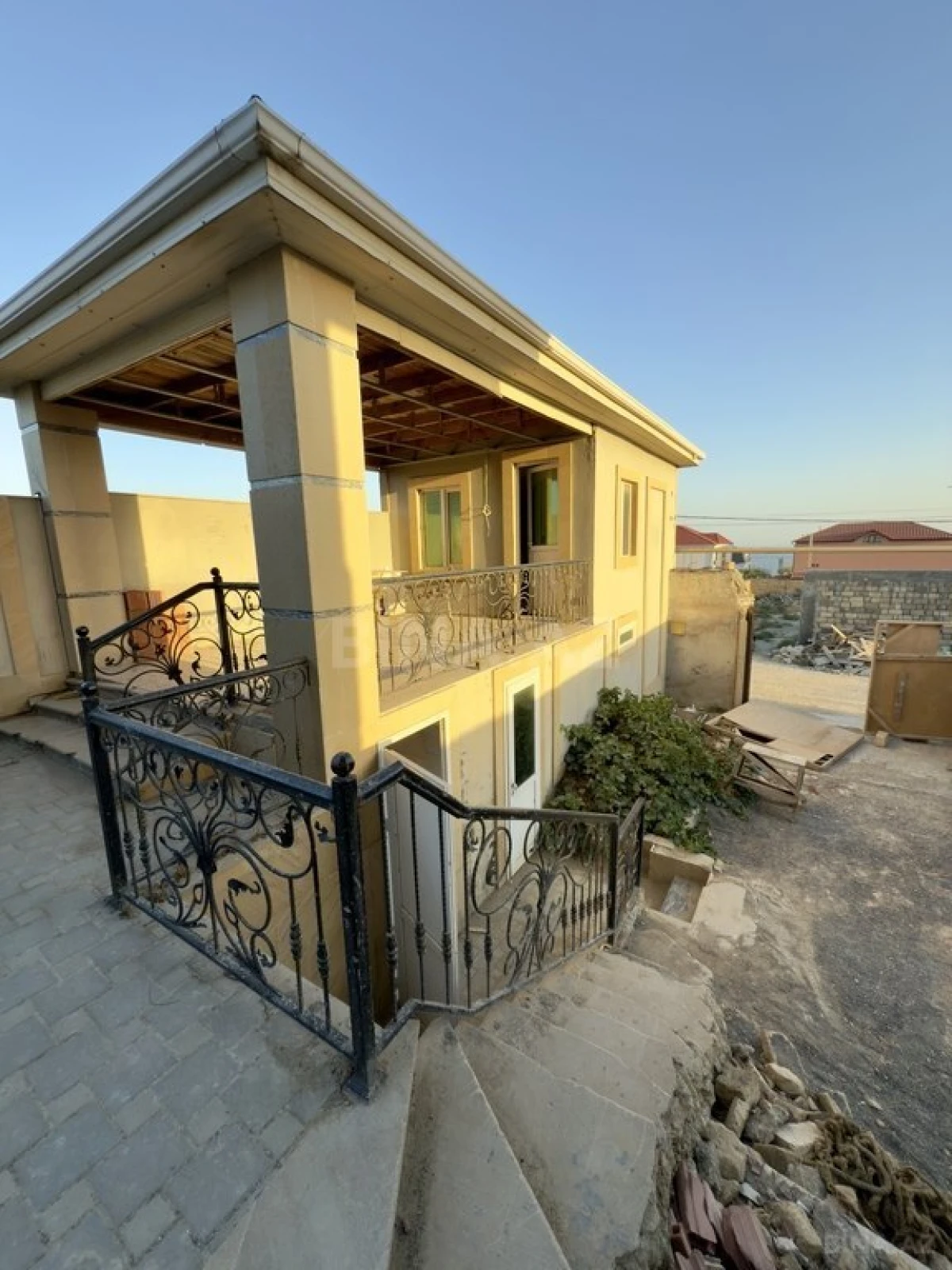 Satılır 5 otaqlı həyət evi 450 m²