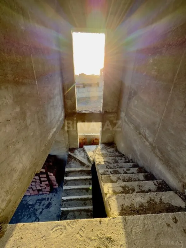 Satılır 5 otaqlı həyət evi 450 m²