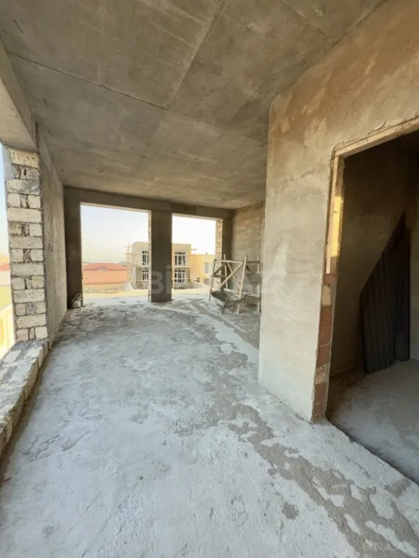 Satılır 5 otaqlı həyət evi 450 m²