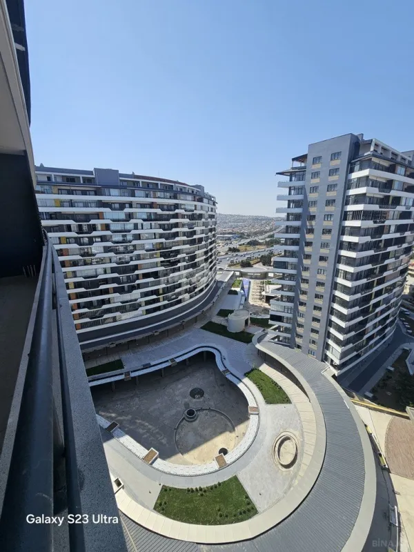 Satılır 3 otaqlı mənzil 146 m²