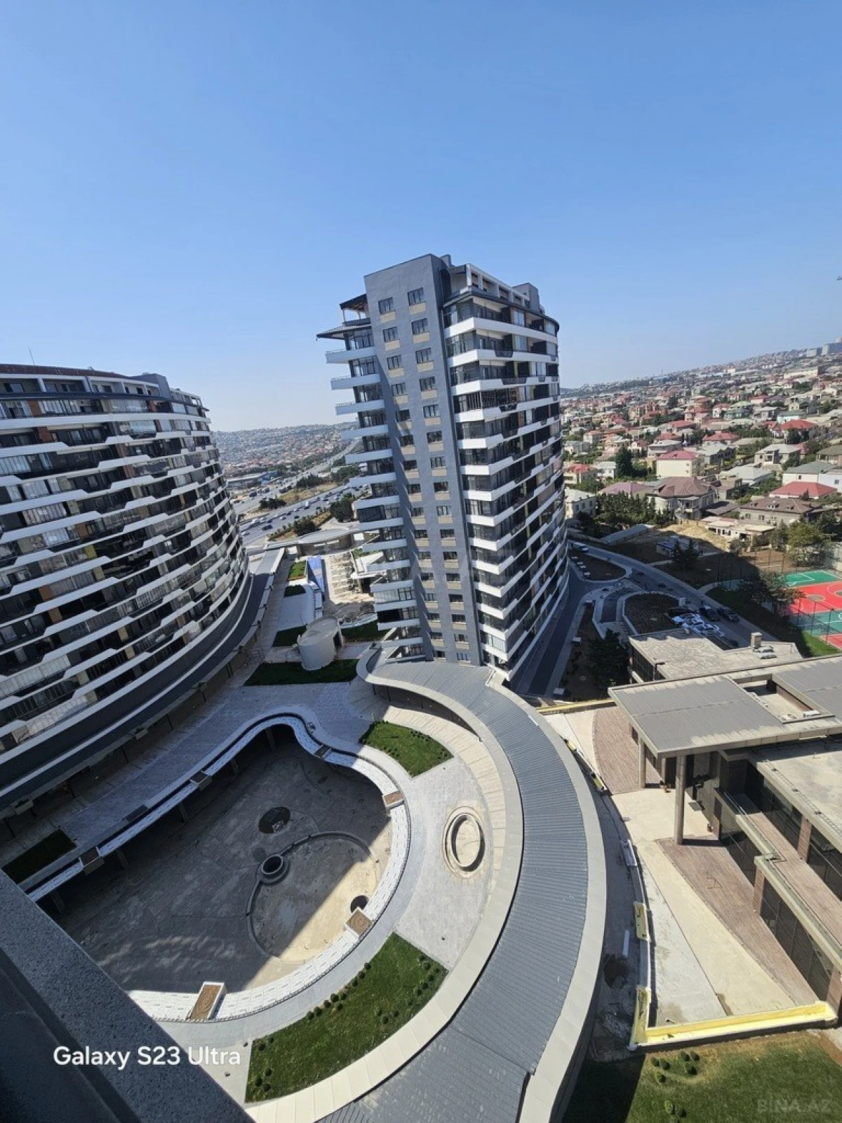 Satılır 3 otaqlı mənzil 146 m²