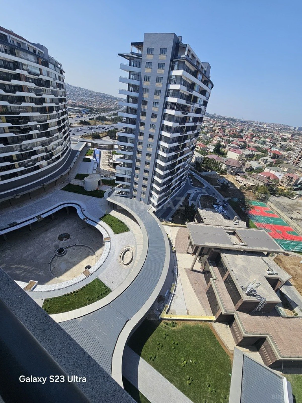 Satılır 3 otaqlı mənzil 146 m²