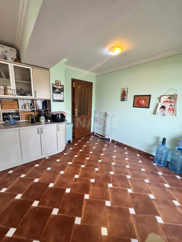 Satılır 4 otaqlı mənzil 142 m²