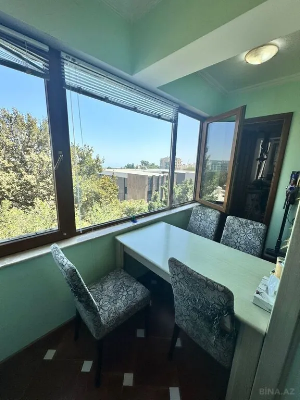 Satılır 4 otaqlı mənzil 142 m²