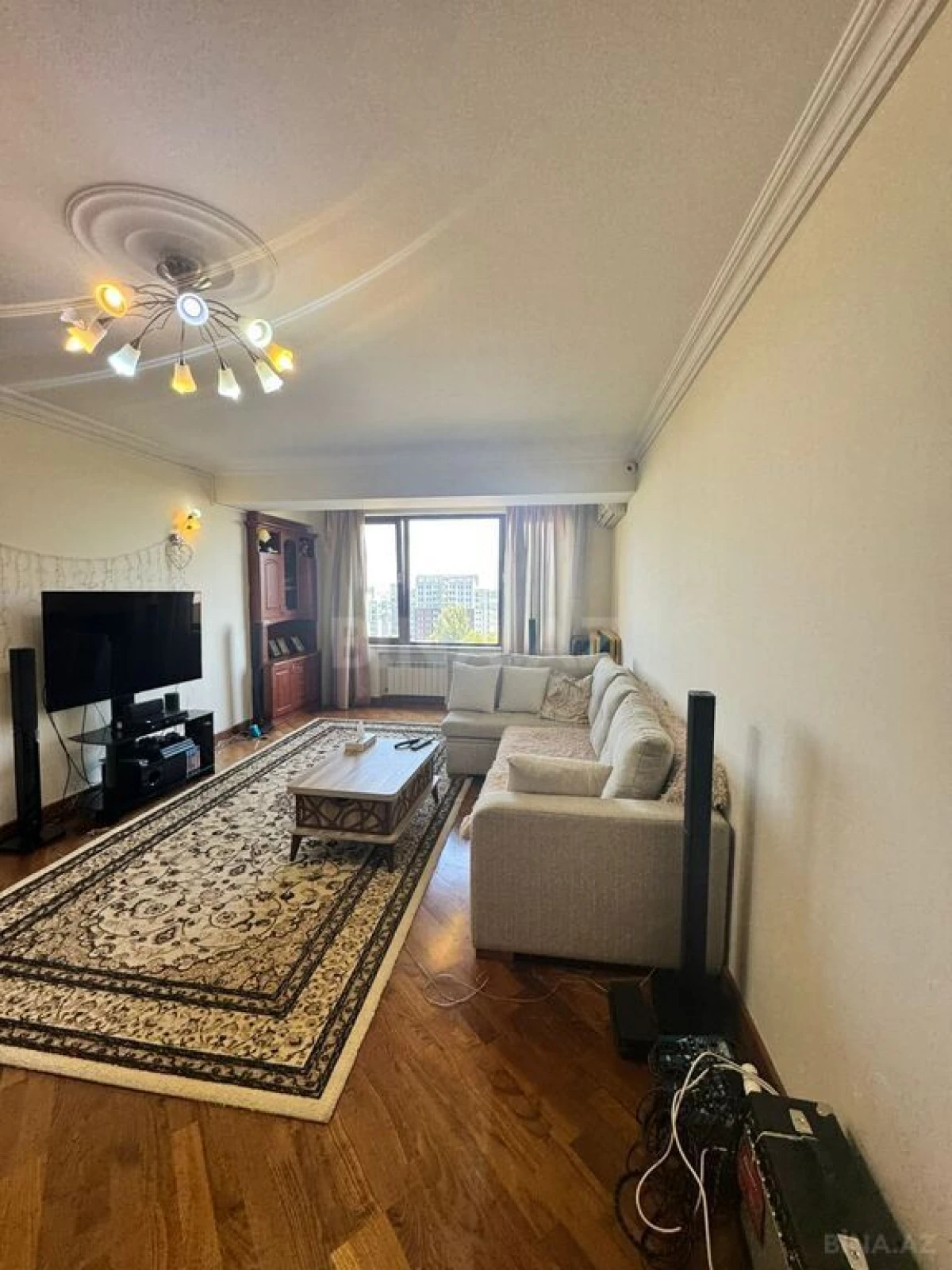 Satılır 4 otaqlı mənzil 142 m²