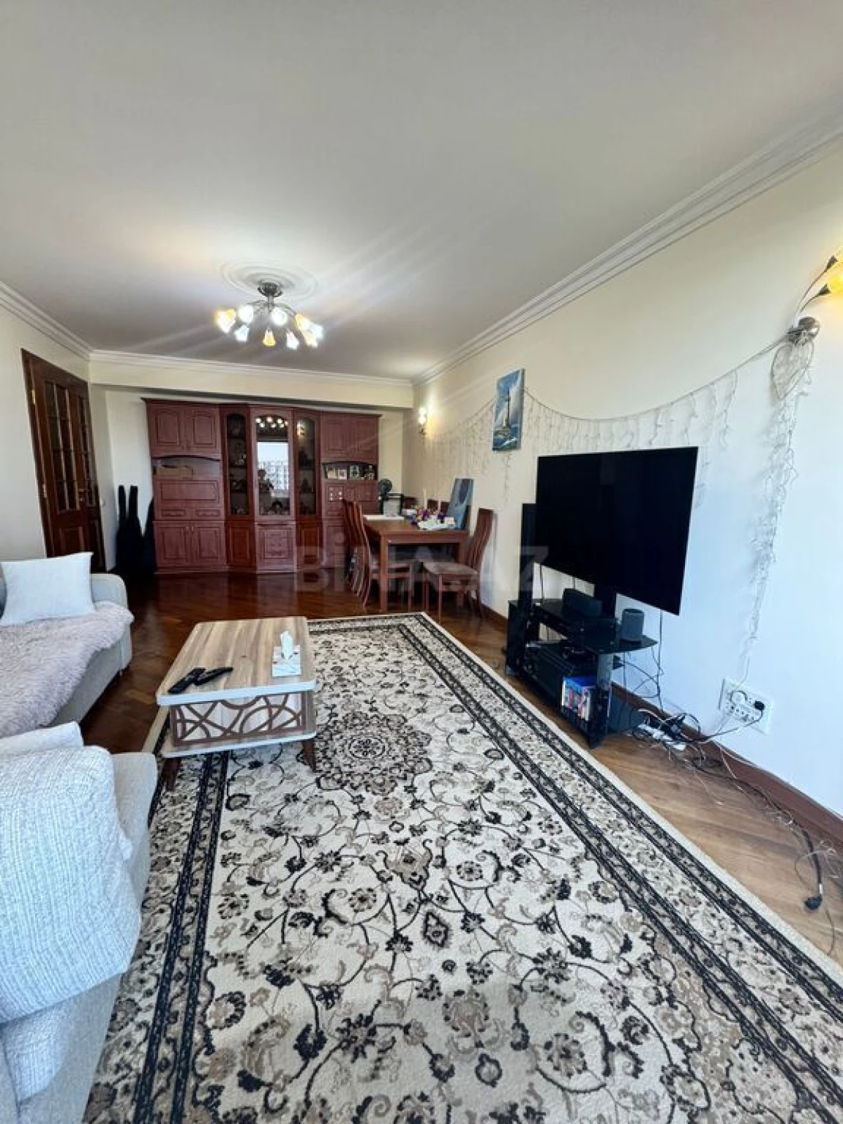 Satılır 4 otaqlı mənzil 142 m²