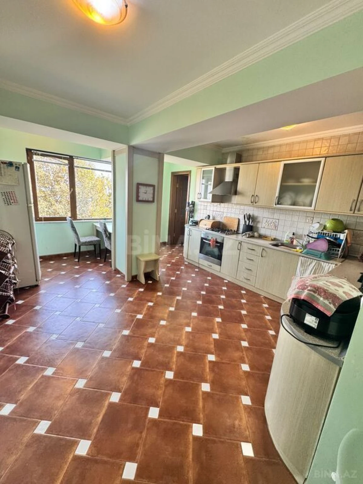 Satılır 4 otaqlı mənzil 142 m²