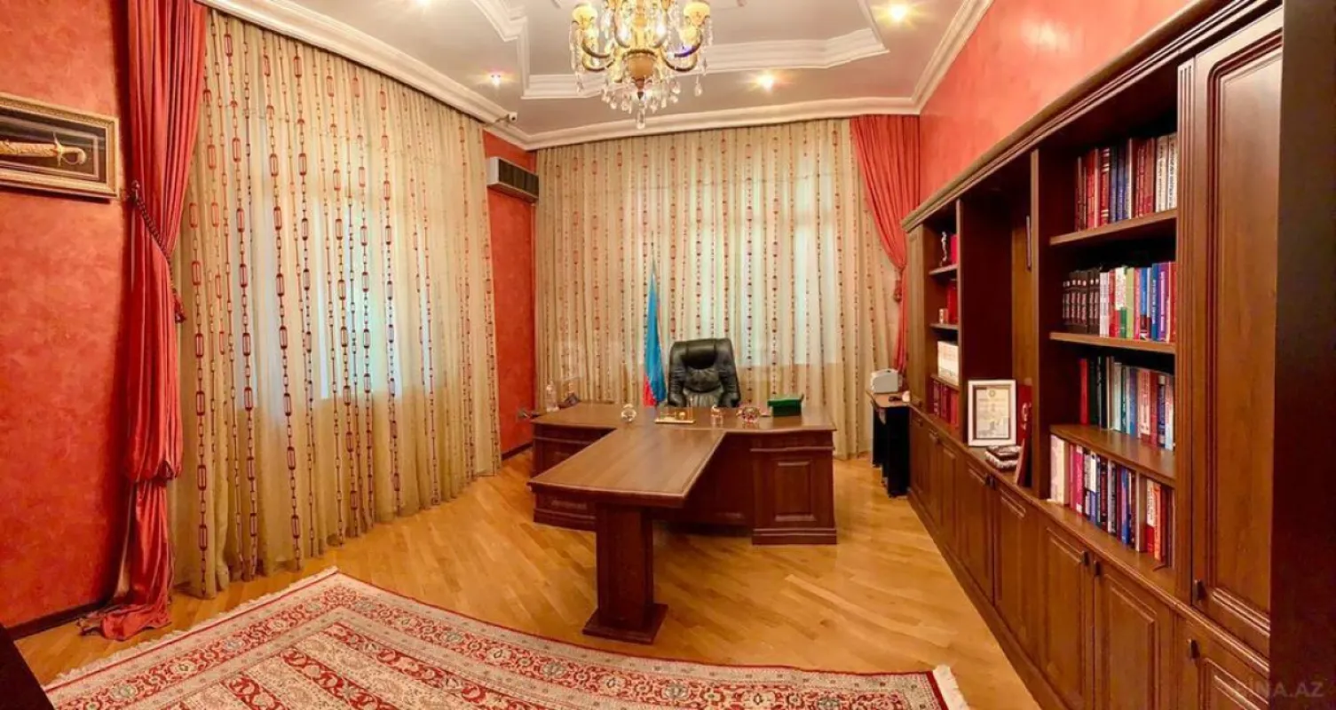 Kirayə verilir 9 otaqlı həyət evi 900 m²