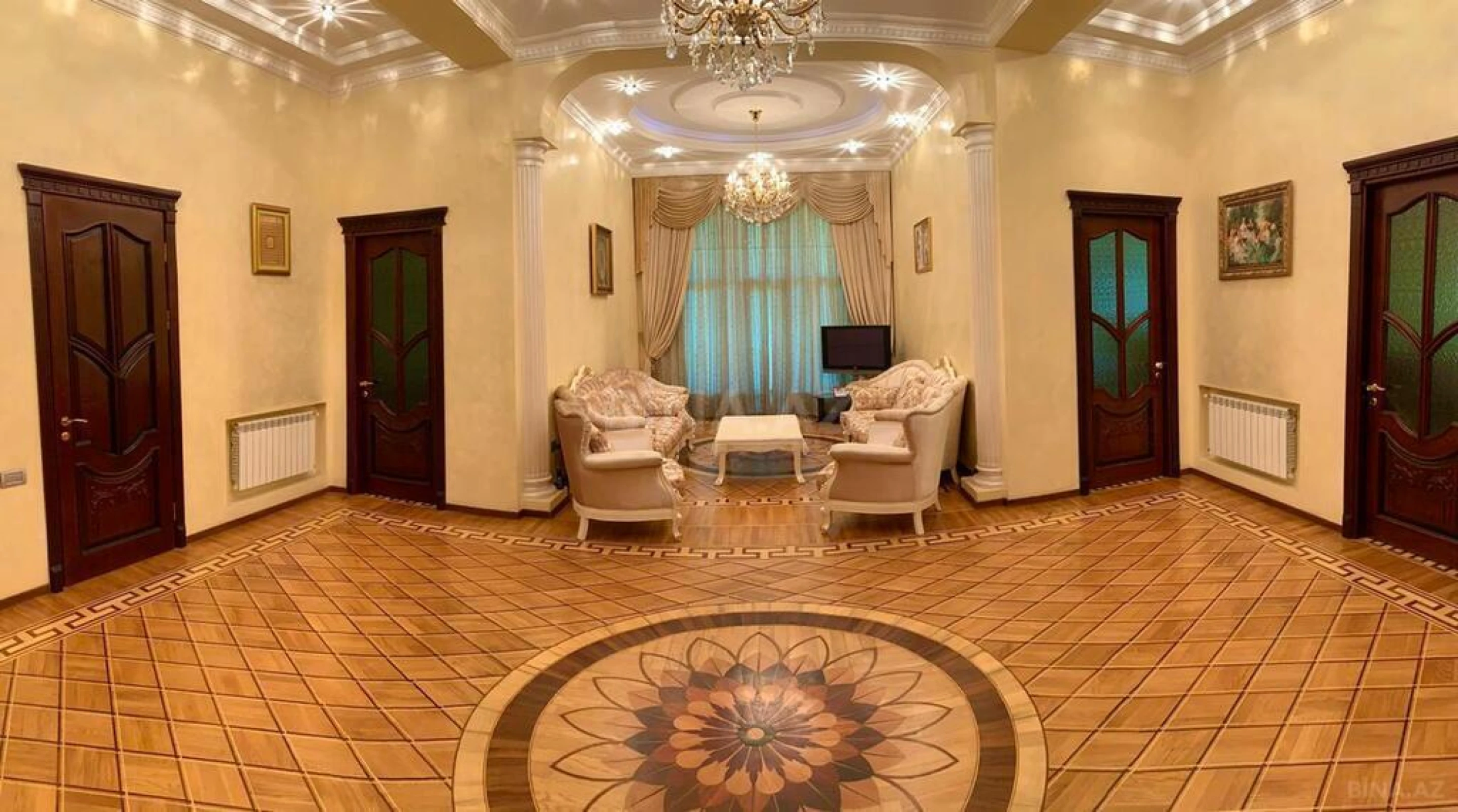 Kirayə verilir 9 otaqlı həyət evi 900 m²