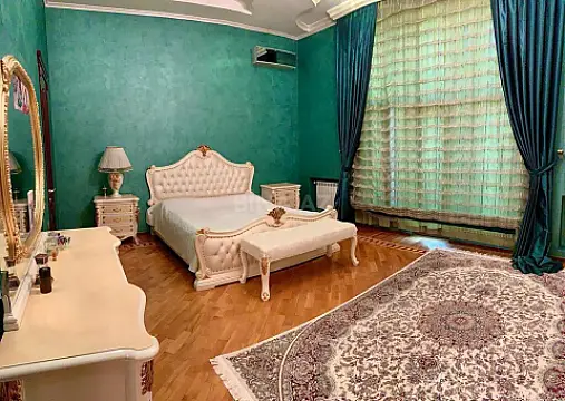 Kirayə verilir 9 otaqlı həyət evi 900 m²