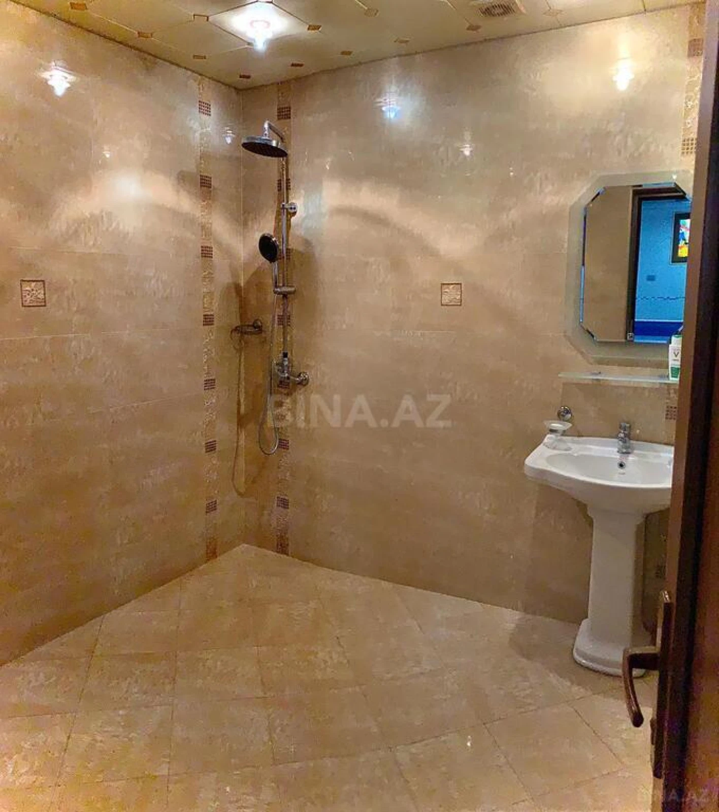 Kirayə verilir 9 otaqlı həyət evi 900 m²