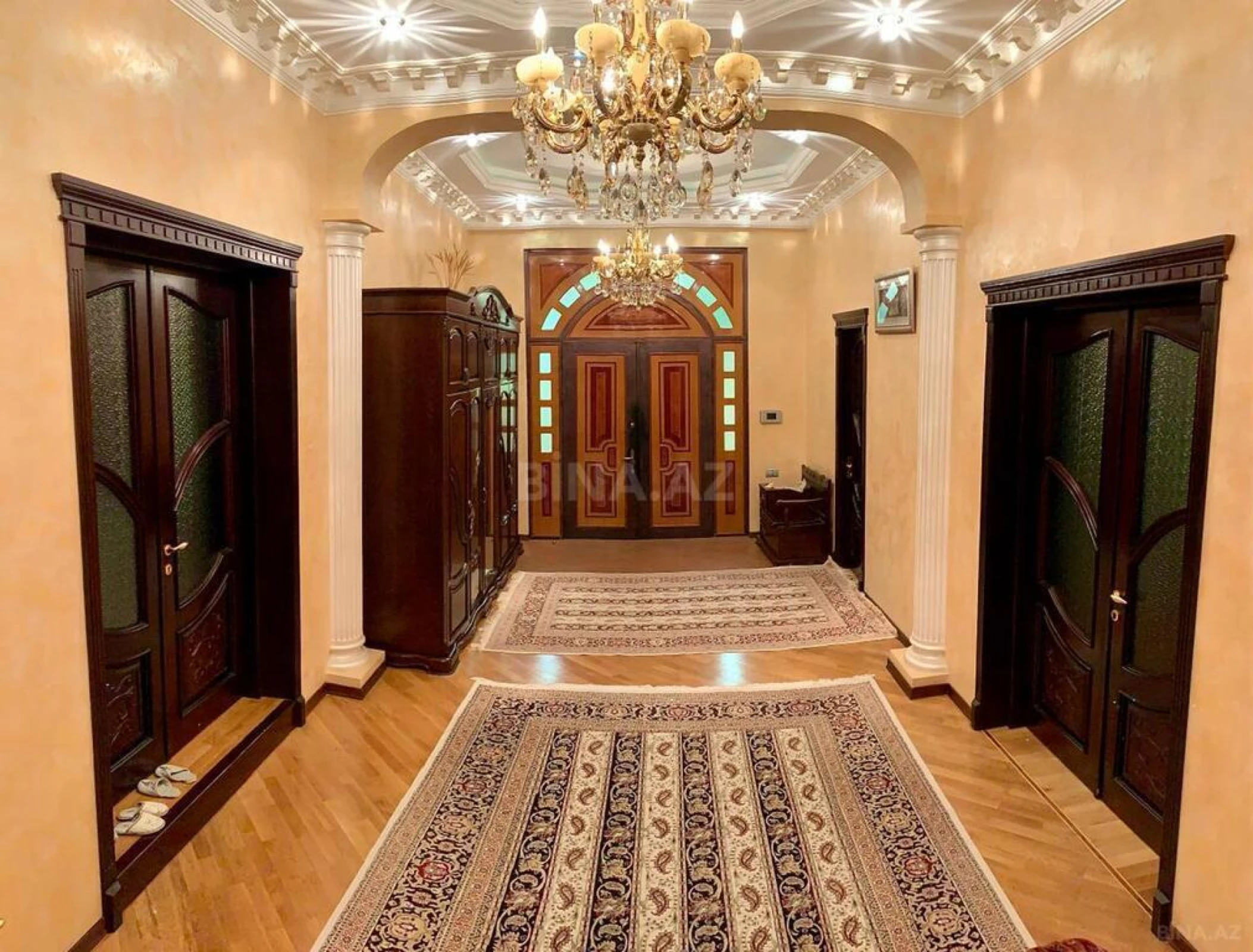 Kirayə verilir 9 otaqlı həyət evi 900 m²