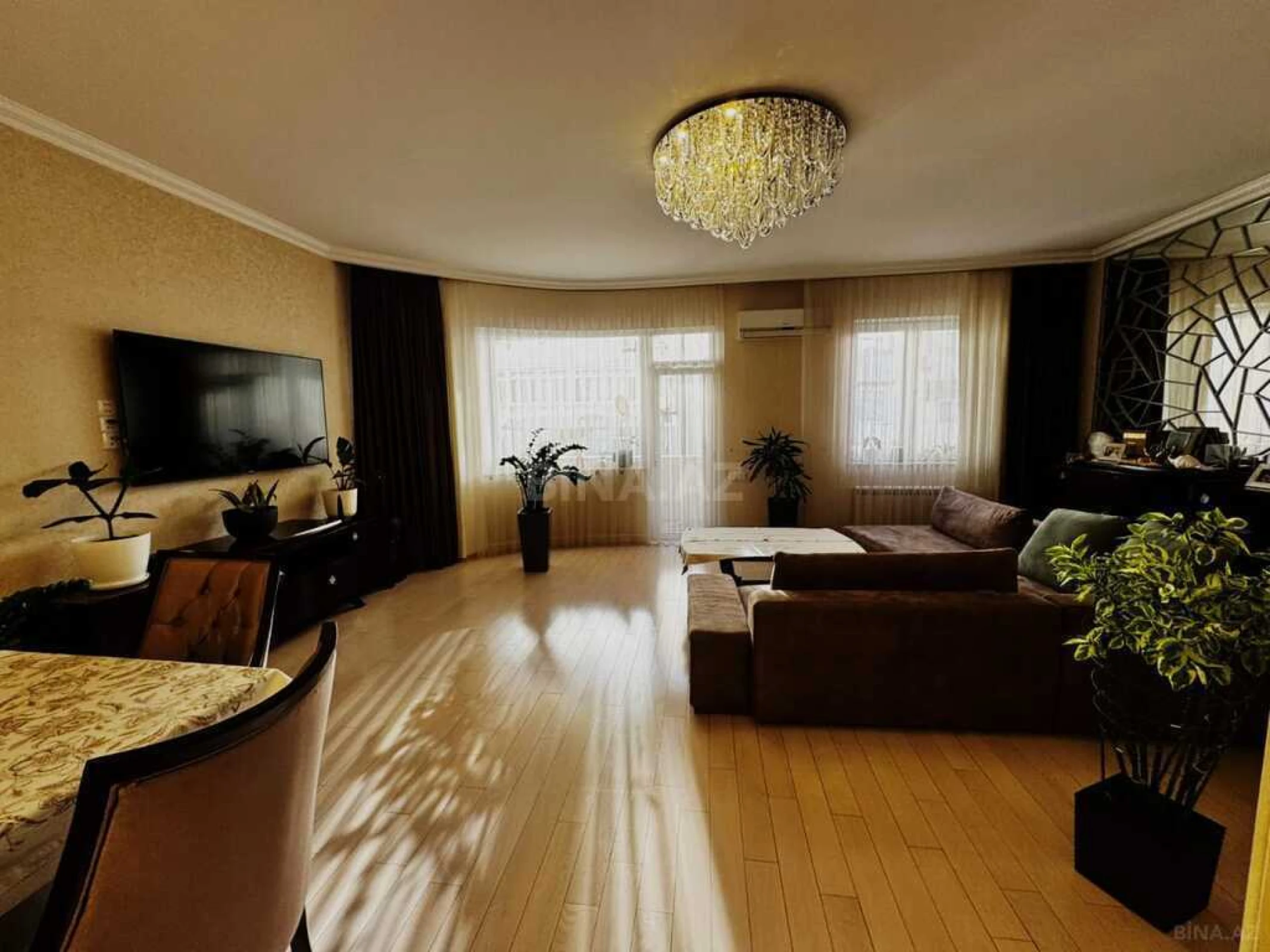 Satılır 4 otaqlı mənzil 230 m²