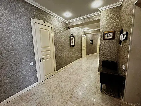 Satılır 4 otaqlı mənzil 230 m²