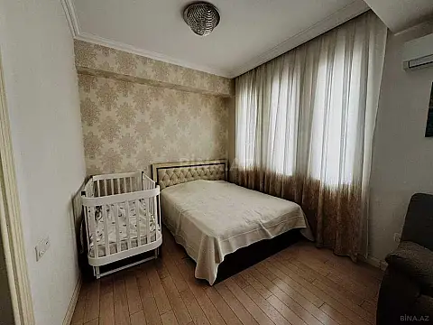 Satılır 4 otaqlı mənzil 230 m²