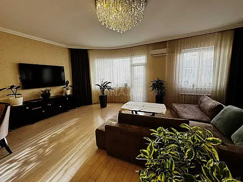 Satılır 4 otaqlı mənzil 230 m² — Bakı, Nizami 4 otaq 230.00 m²