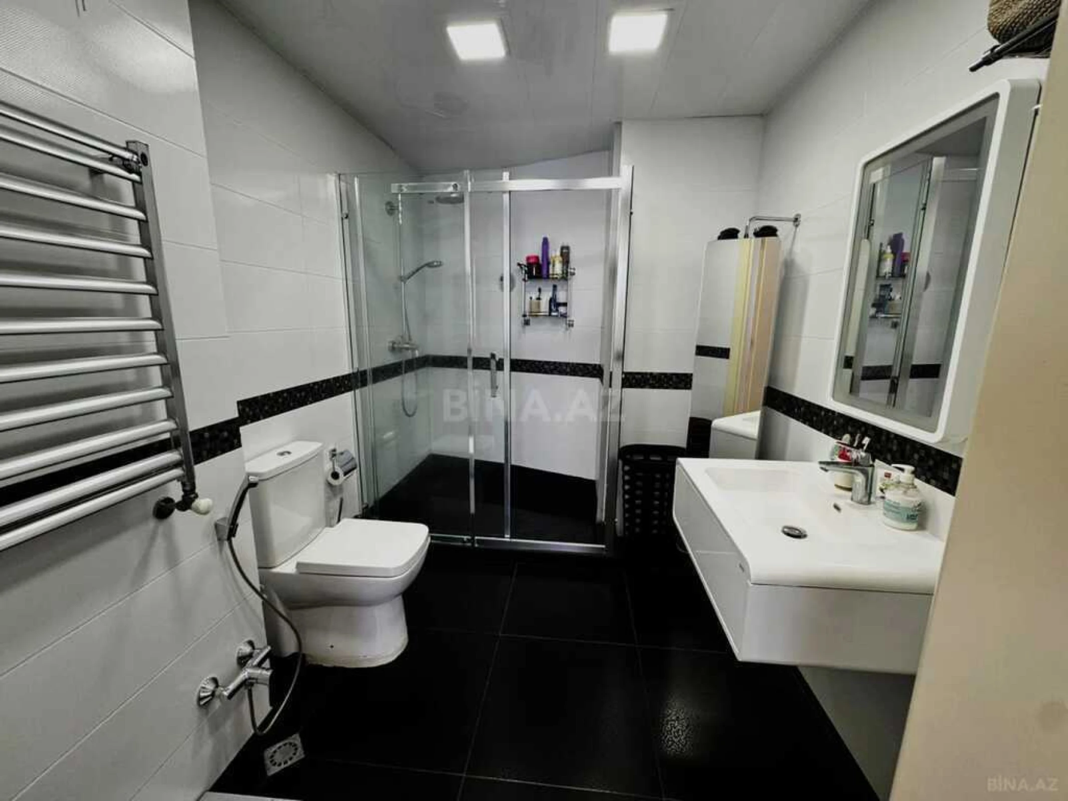 Satılır 4 otaqlı mənzil 230 m²