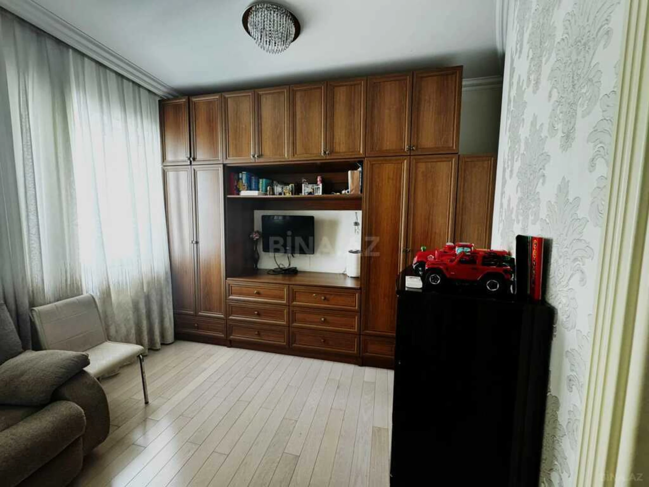 Satılır 4 otaqlı mənzil 230 m²