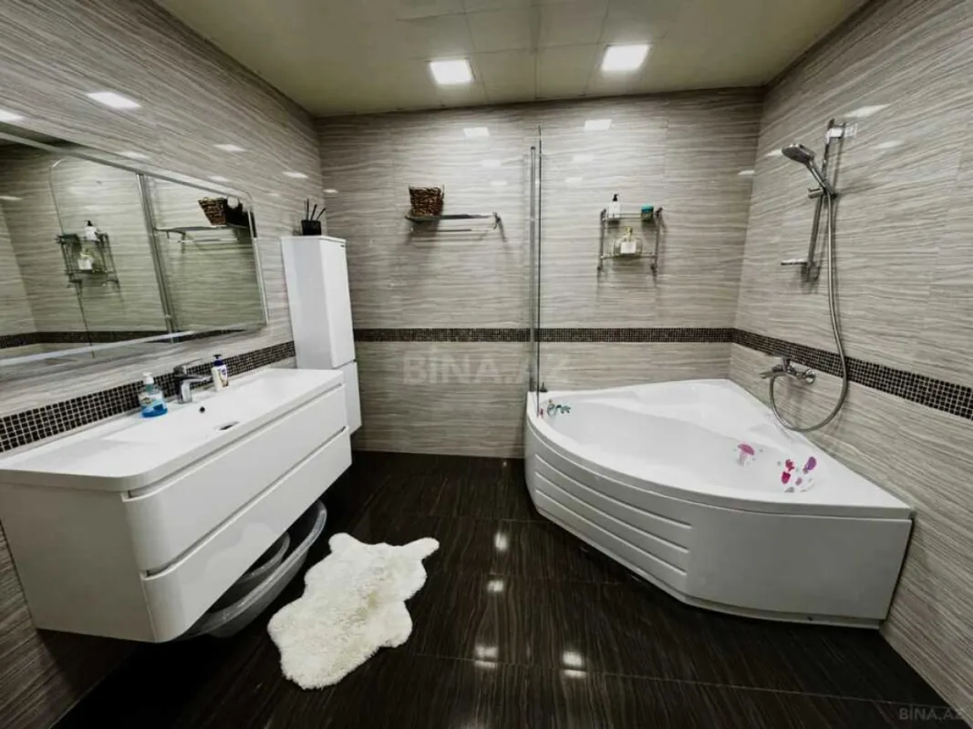 Satılır 4 otaqlı mənzil 230 m²