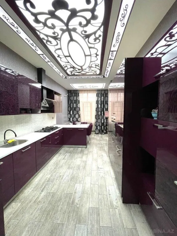 Satılır 4 otaqlı mənzil 185 m²