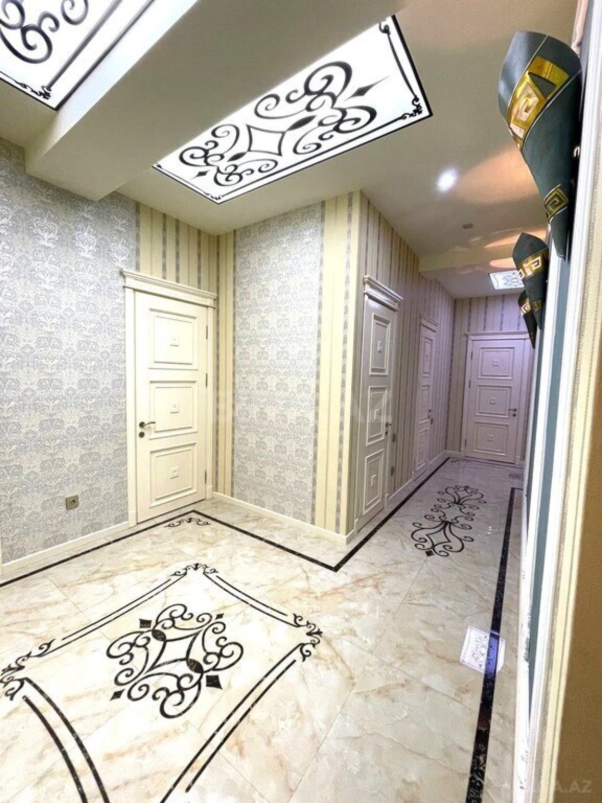 Satılır 4 otaqlı mənzil 185 m²