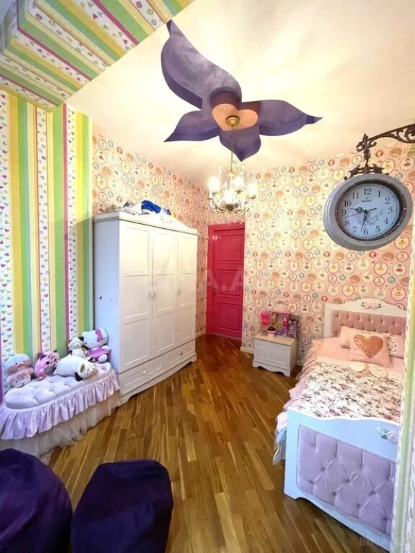 Satılır 4 otaqlı mənzil 185 m²