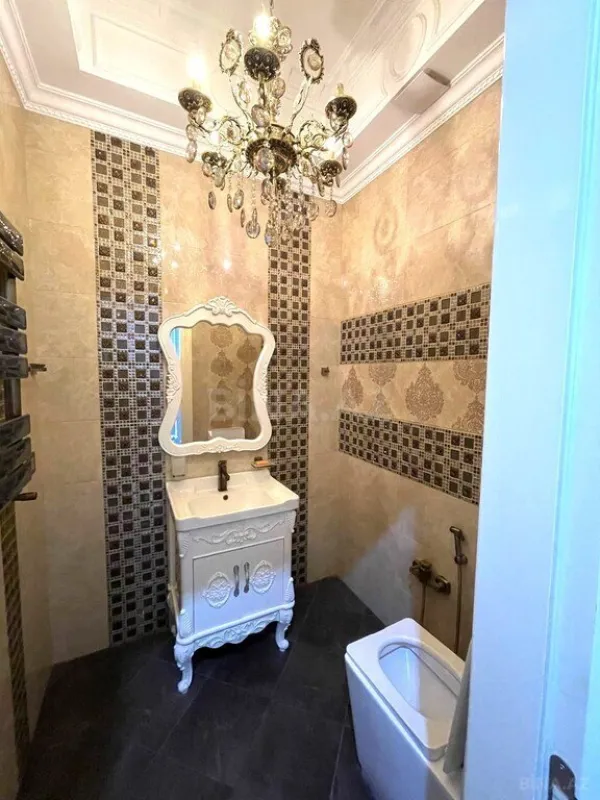 Satılır 4 otaqlı mənzil 185 m²