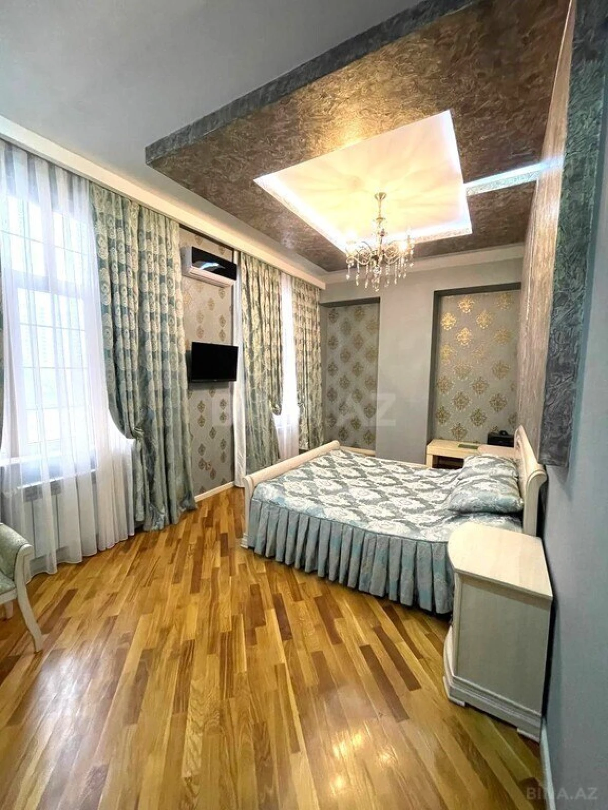 Satılır 4 otaqlı mənzil 185 m²