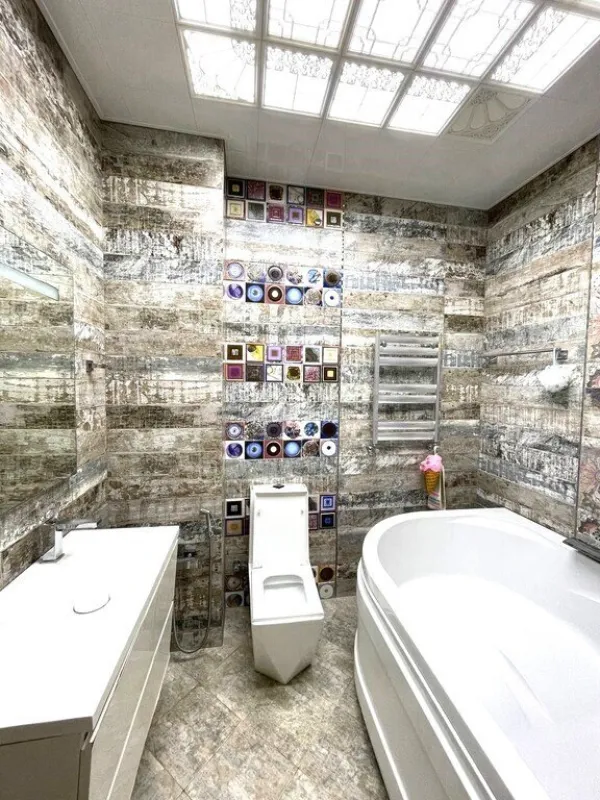 Satılır 4 otaqlı mənzil 185 m²