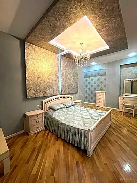 Satılır 4 otaqlı mənzil 185 m²