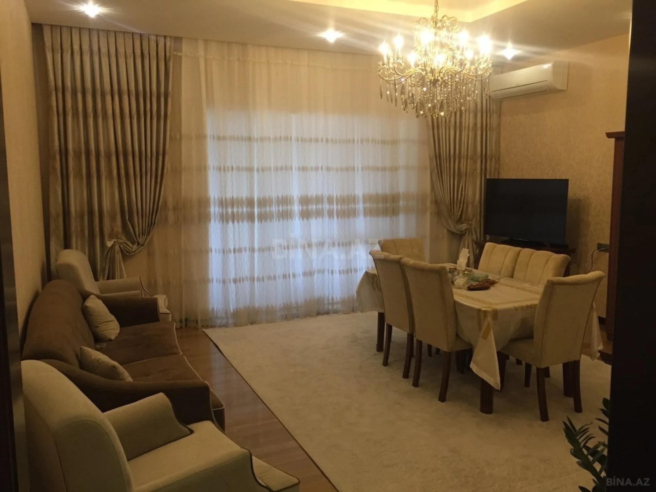 Satılır 4 otaqlı mənzil 160 m²
