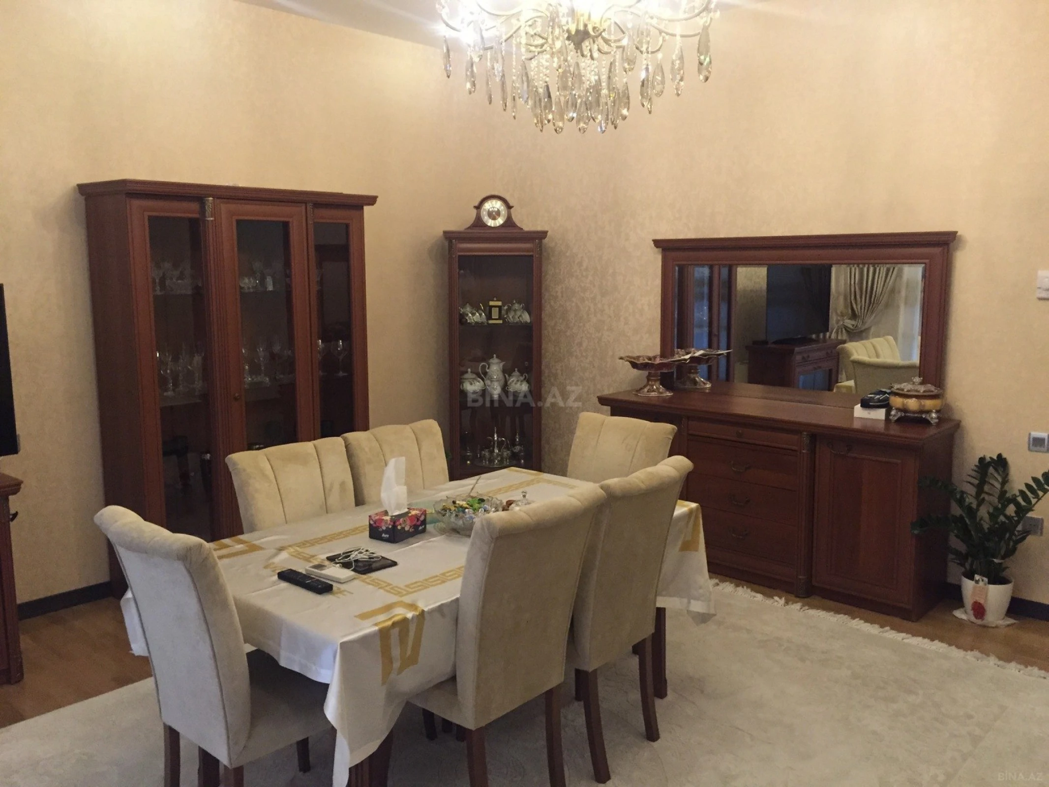 Satılır 4 otaqlı mənzil 160 m²