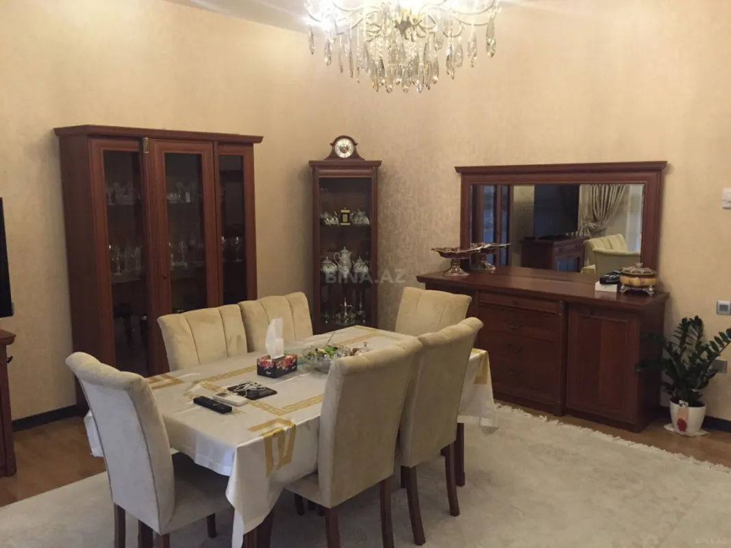Satılır 4 otaqlı mənzil 160 m²