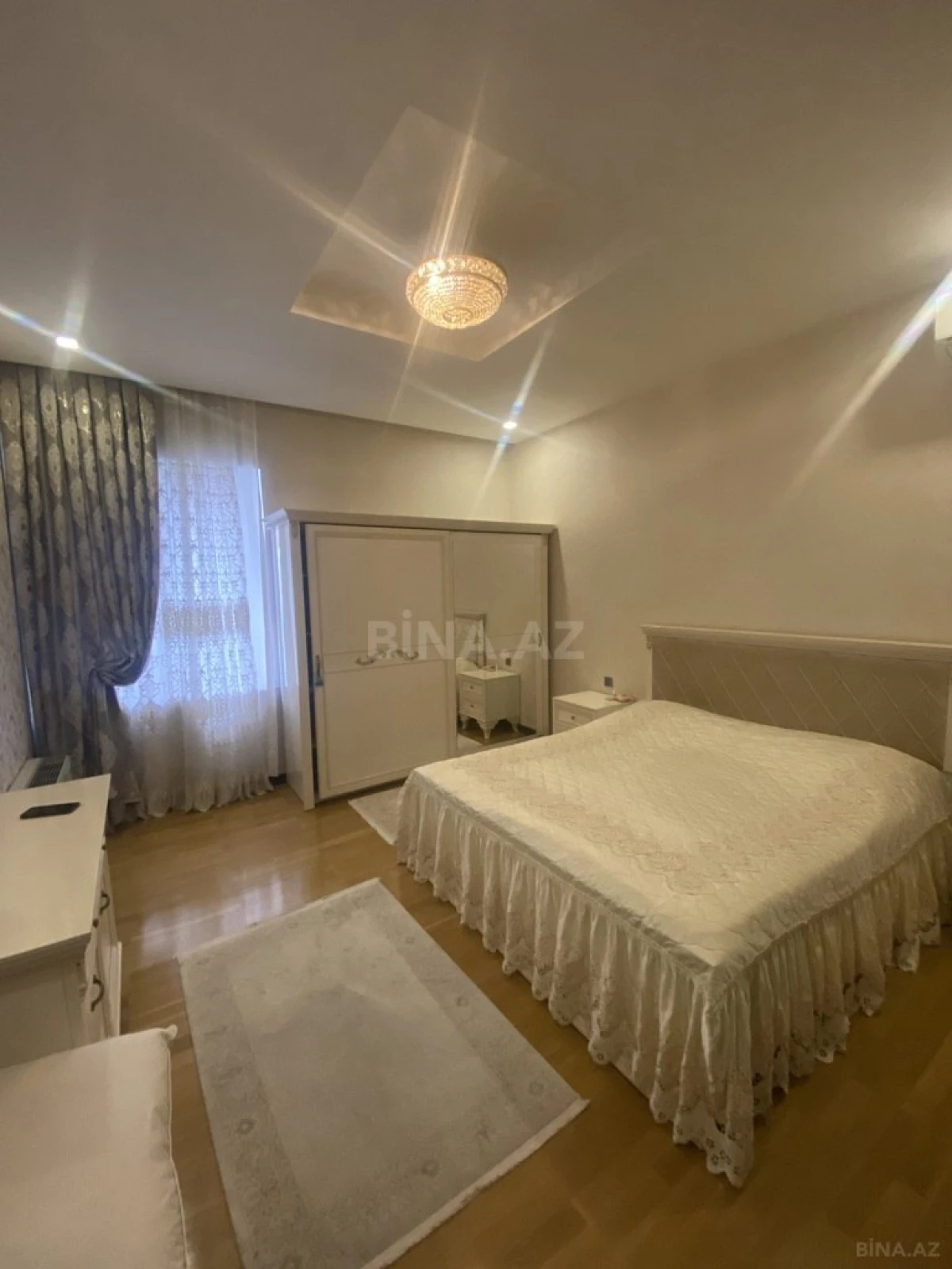 Satılır 4 otaqlı mənzil 160 m²