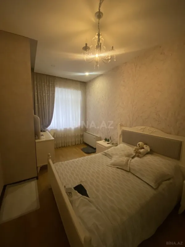 Satılır 4 otaqlı mənzil 160 m²