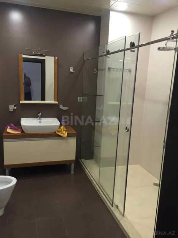 Satılır 4 otaqlı mənzil 160 m²