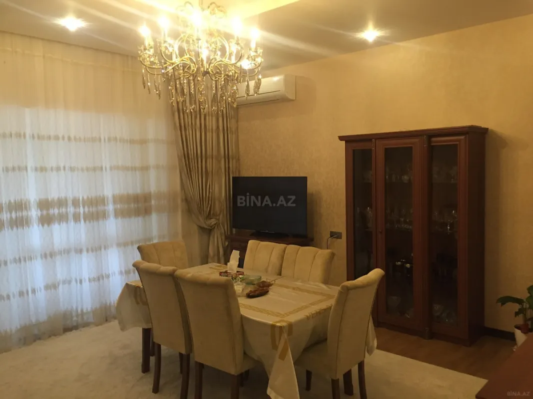 Satılır 4 otaqlı mənzil 160 m²