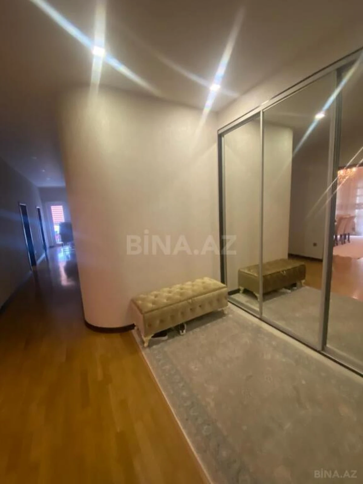 Satılır 4 otaqlı mənzil 160 m²