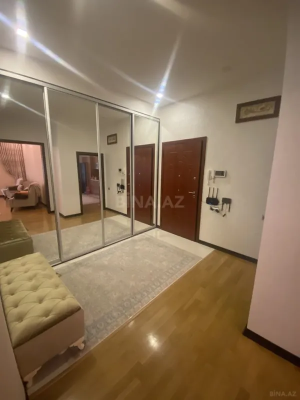 Satılır 4 otaqlı mənzil 160 m²