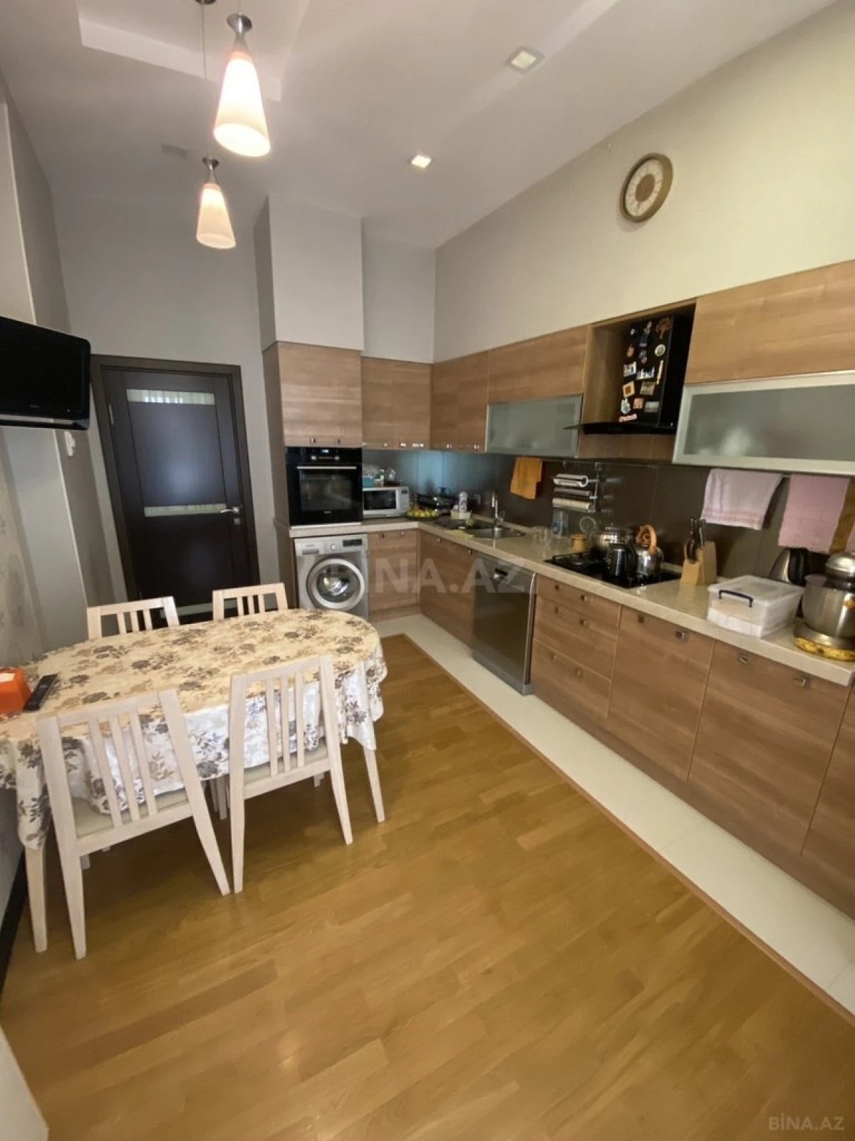 Satılır 4 otaqlı mənzil 160 m²