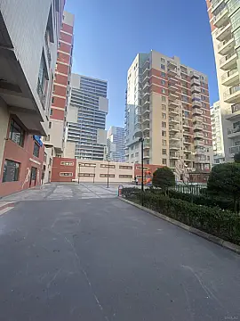 Satılır 4 otaqlı mənzil 160 m²